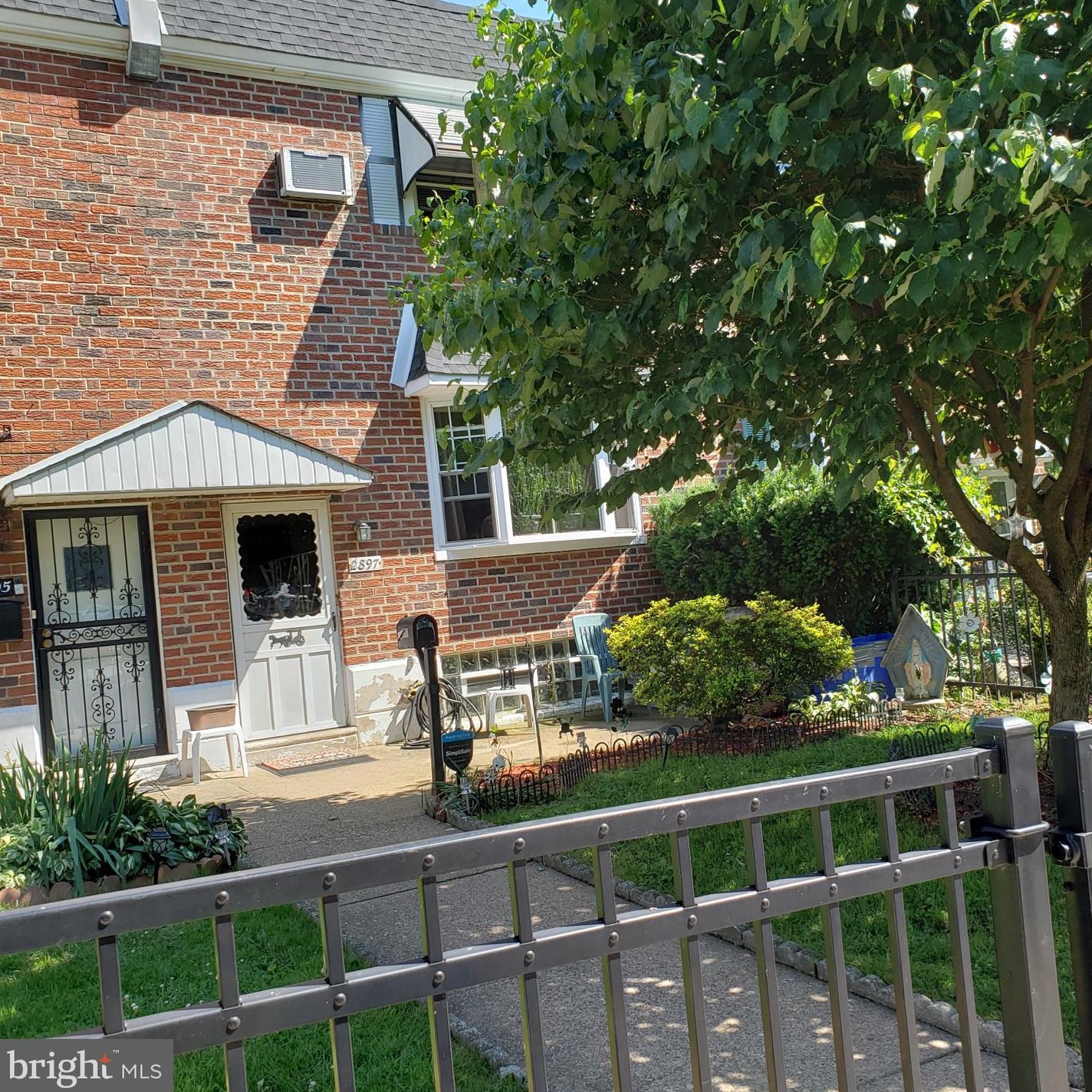 2897 Tremont St, Philadelphia, PA 19136-1024