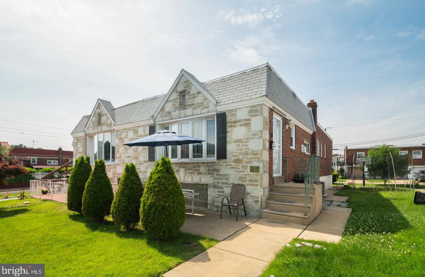 8902 Revere St, Philadelphia, PA 19152-1331