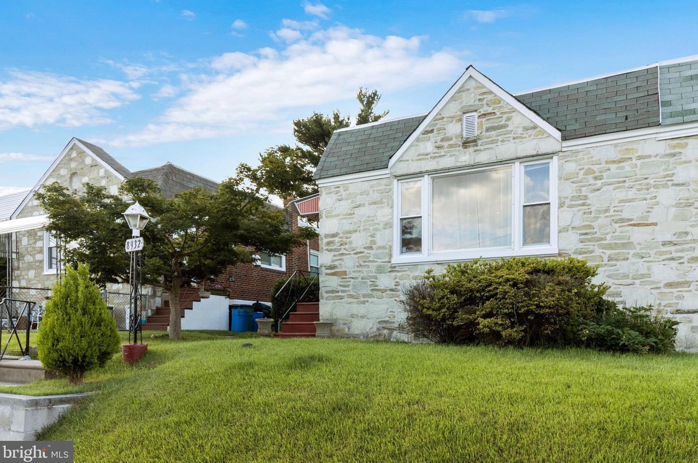 8932 Revere St, Philadelphia, PA 19152-1331