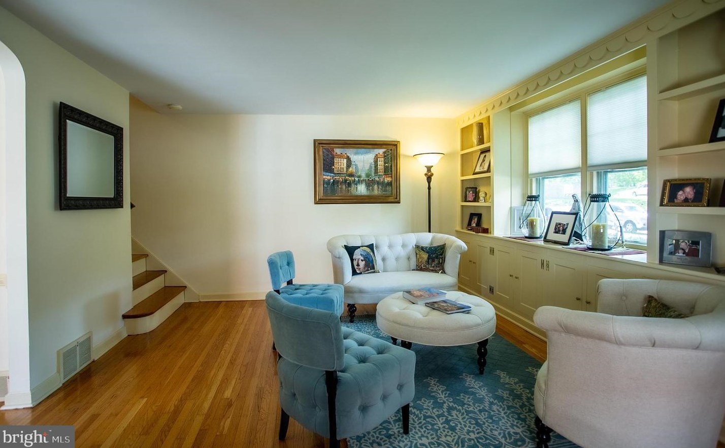 30 Woodale Rd, Philadelphia, PA 19118-3430