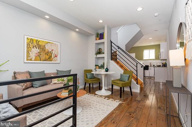2140 Albert St, Philadelphia, PA 19125-1402