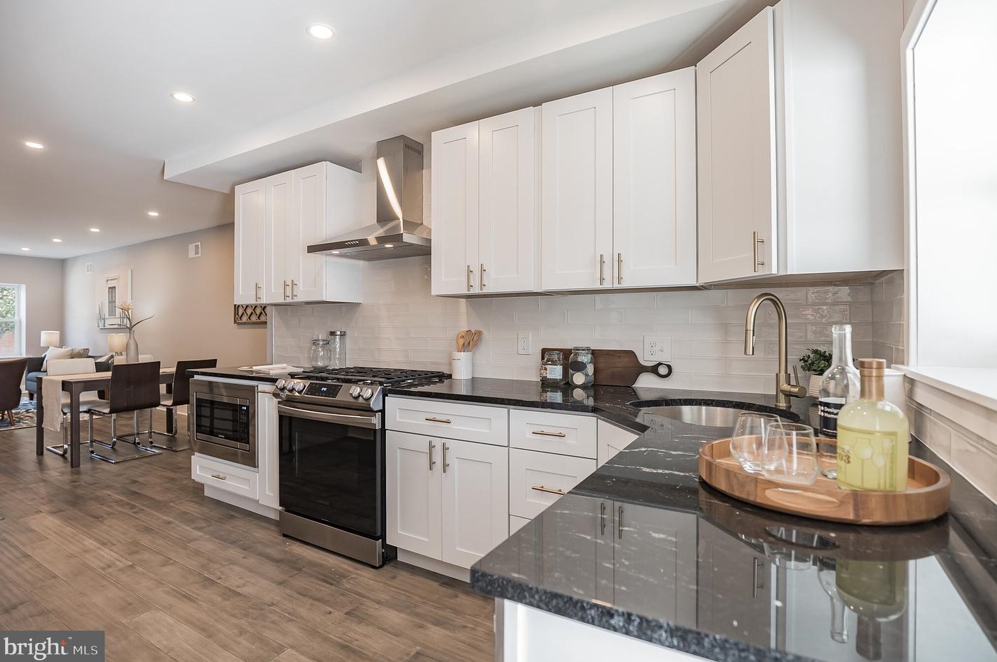 1230 Tasker St, Philadelphia PA  19148-1031 exterior