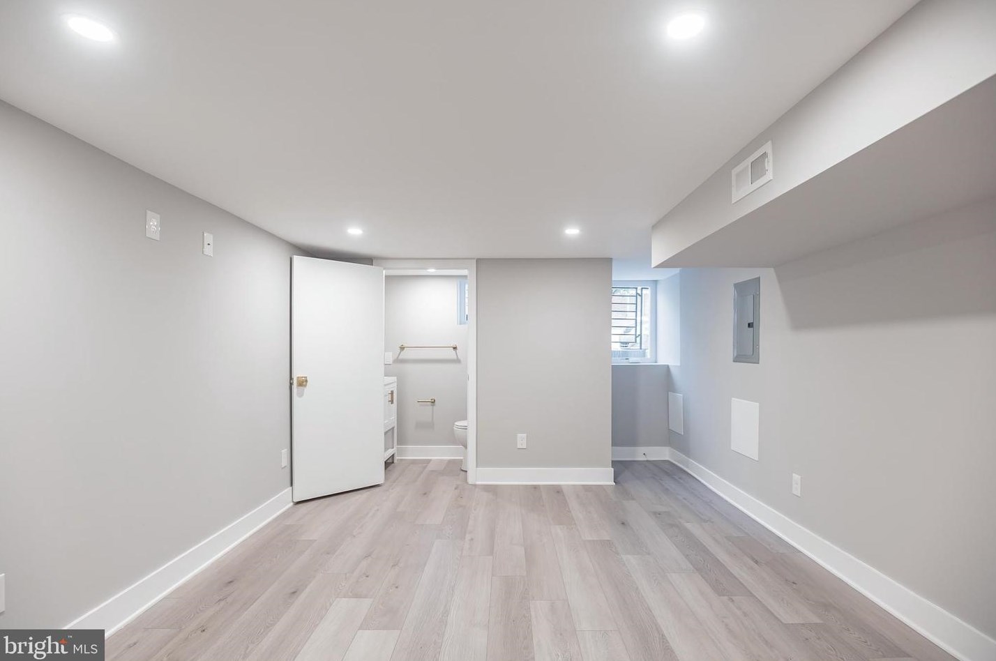 1230 Tasker St, Philadelphia PA  19148-1031 exterior