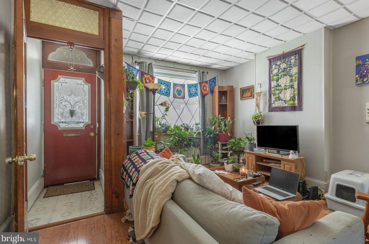 2112 Cross St, Philadelphia, PA 19146
