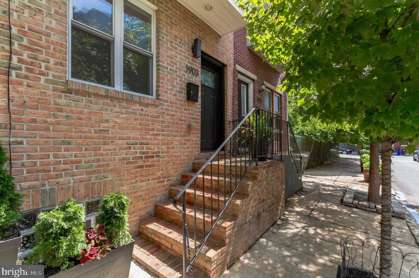 1903 Manton St, Philadelphia, PA 19146-2924