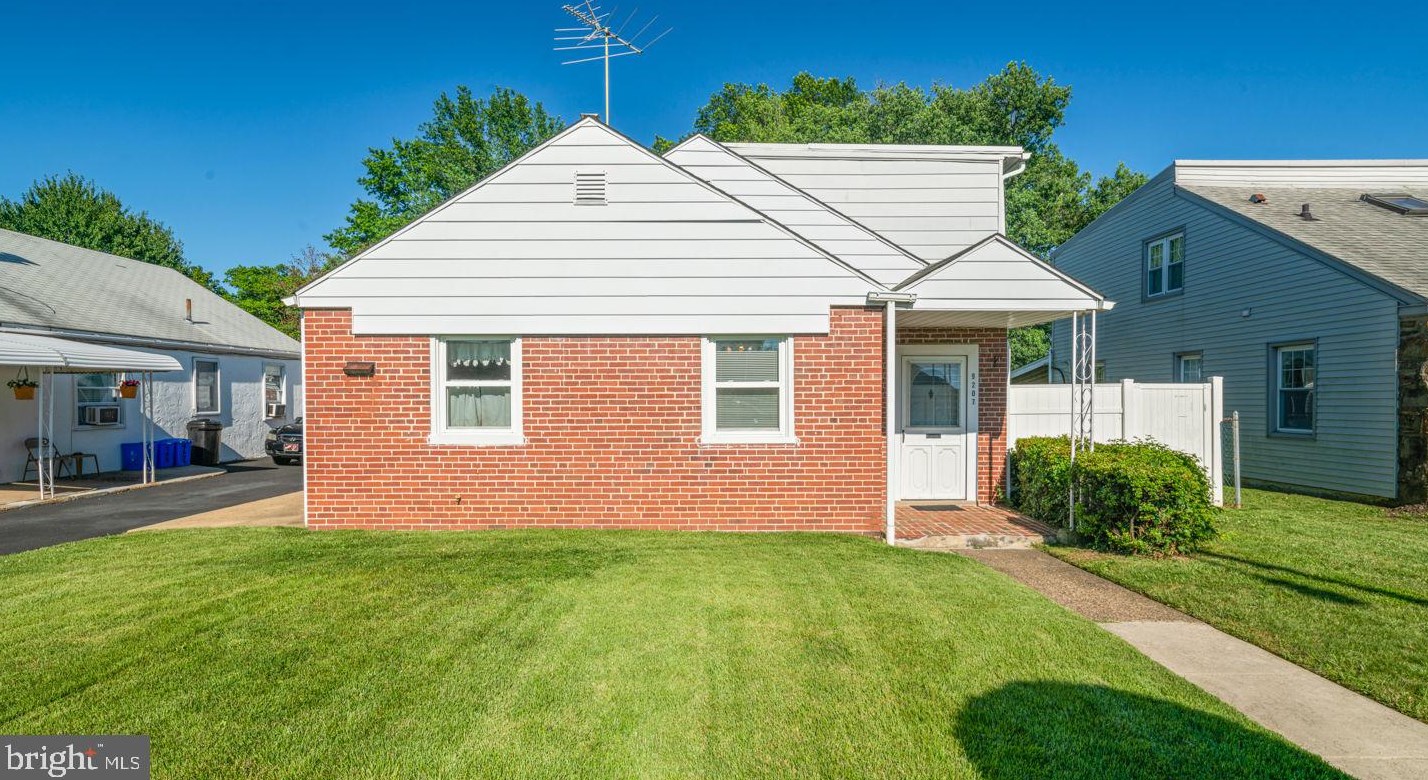 9207 Annapolis Rd, Philadelphia, PA 19114-3820