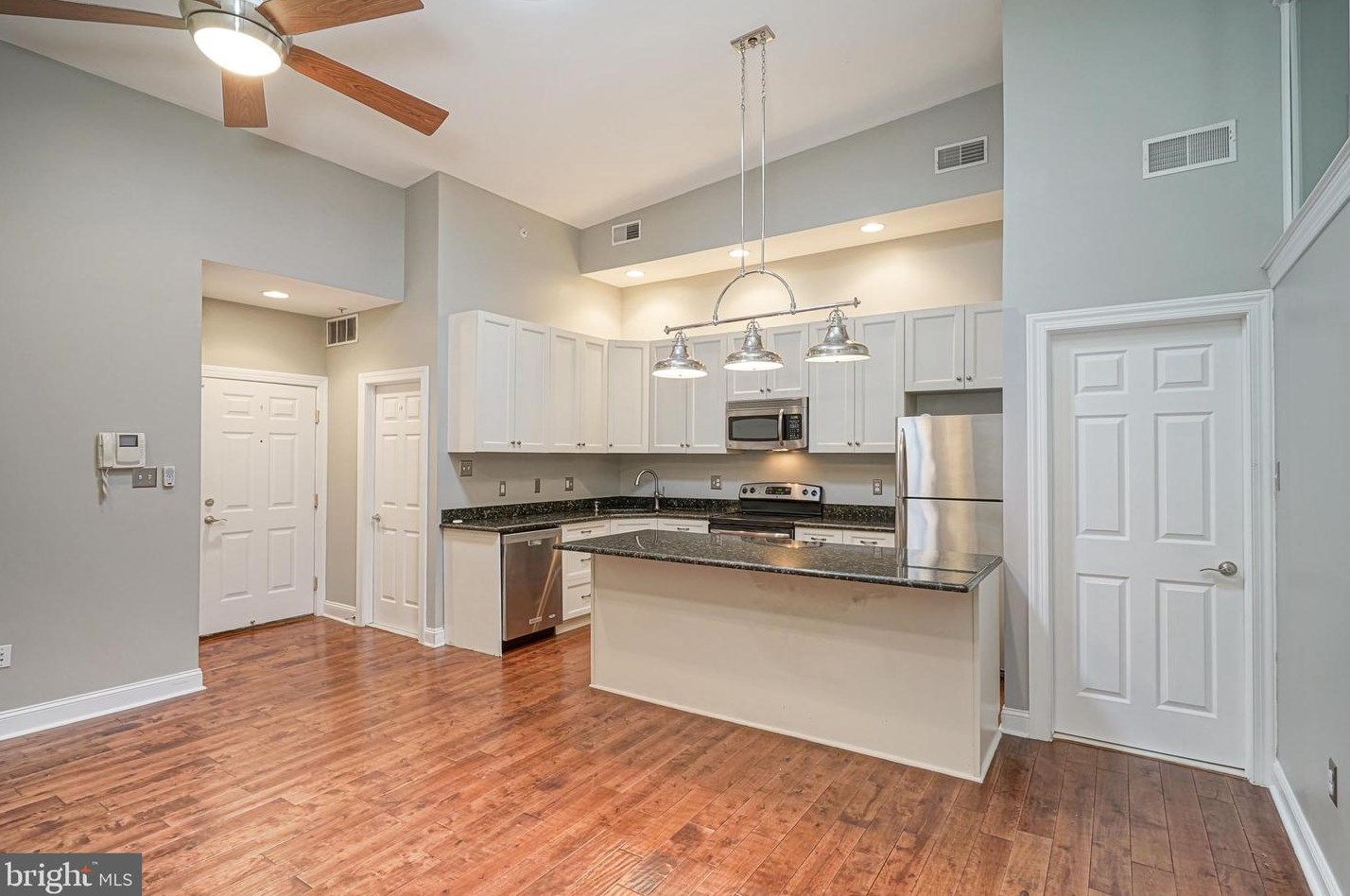 6 S Strawberry St Apt 14, Philadelphia, PA 19106