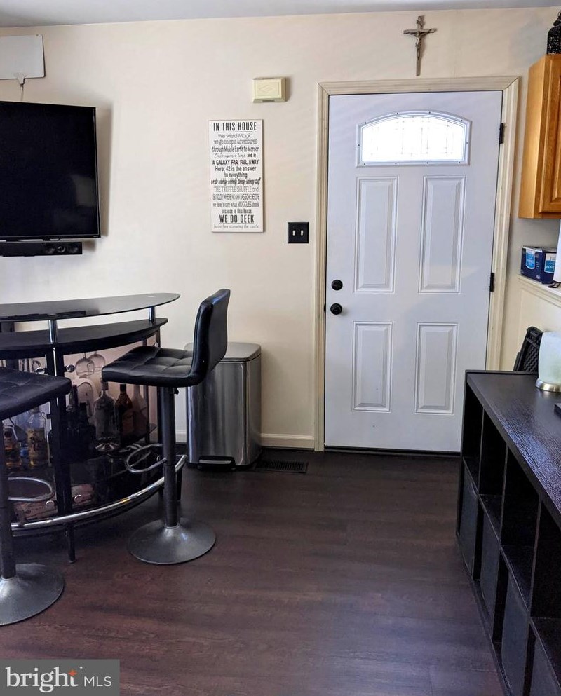 9324 State Rd, Philadelphia, PA 19114-4015
