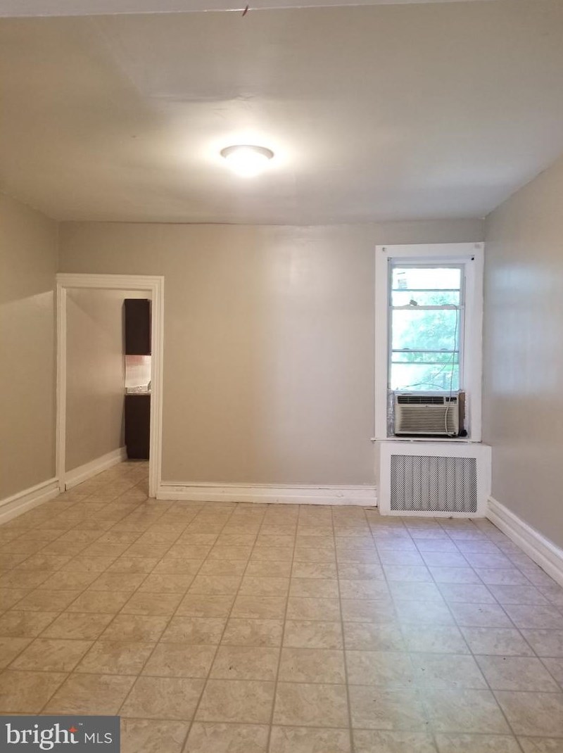 930 Silver St, Philadelphia PA  19133-1745 exterior