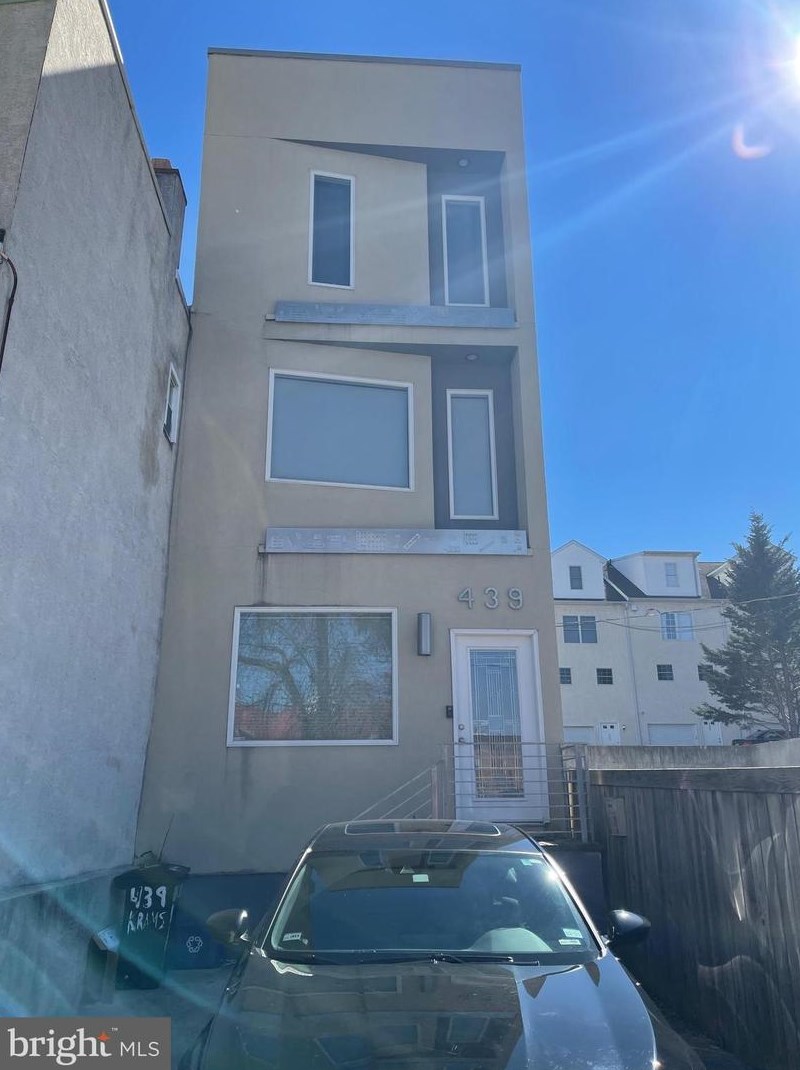 439 Krams Ave, Philadelphia, PA 19128