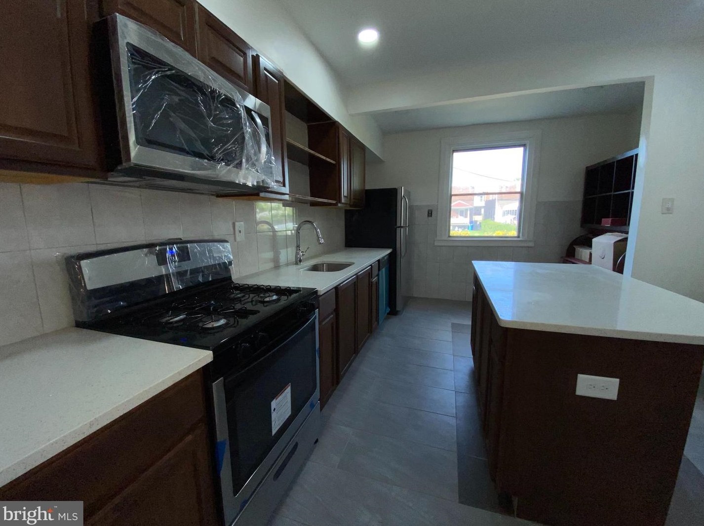 563 E Godfrey Ave, Philadelphia, PA 19126
