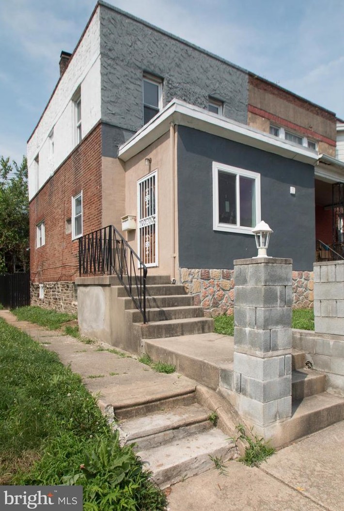 2638 Lloyd St, Philadelphia, PA 19153-2419