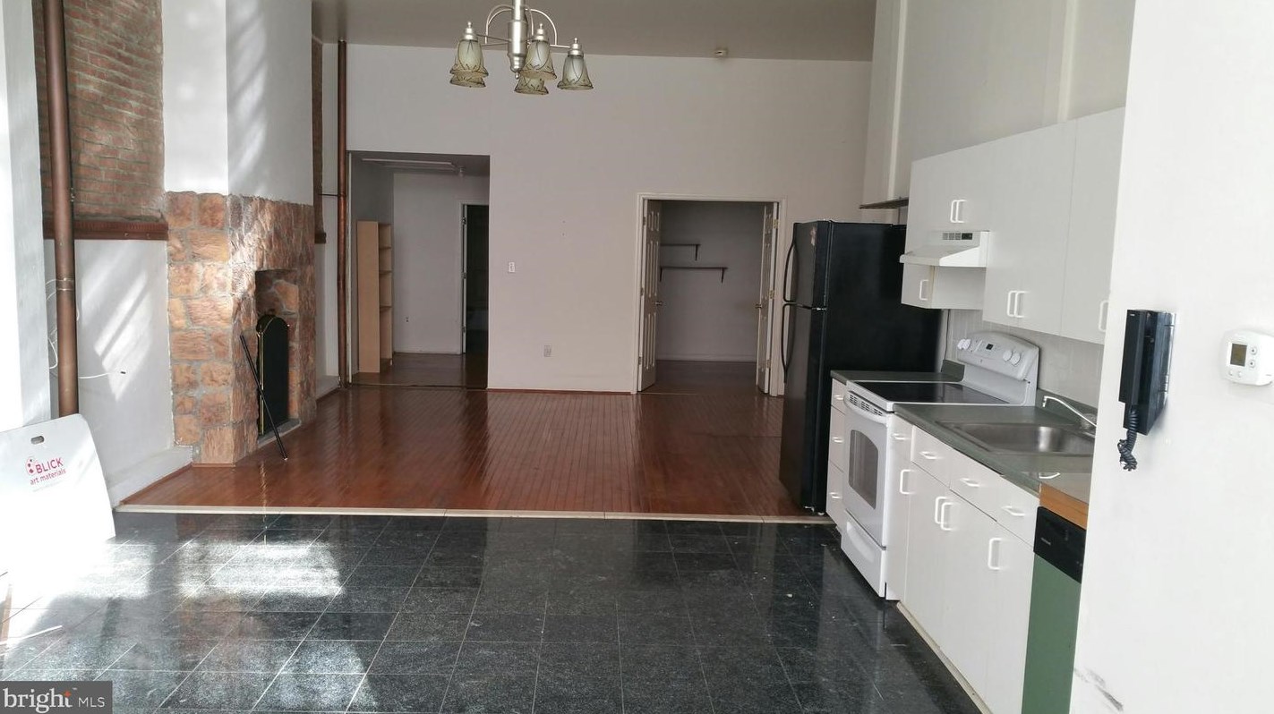 327 Race St Apt 1a, Philadelphia, PA