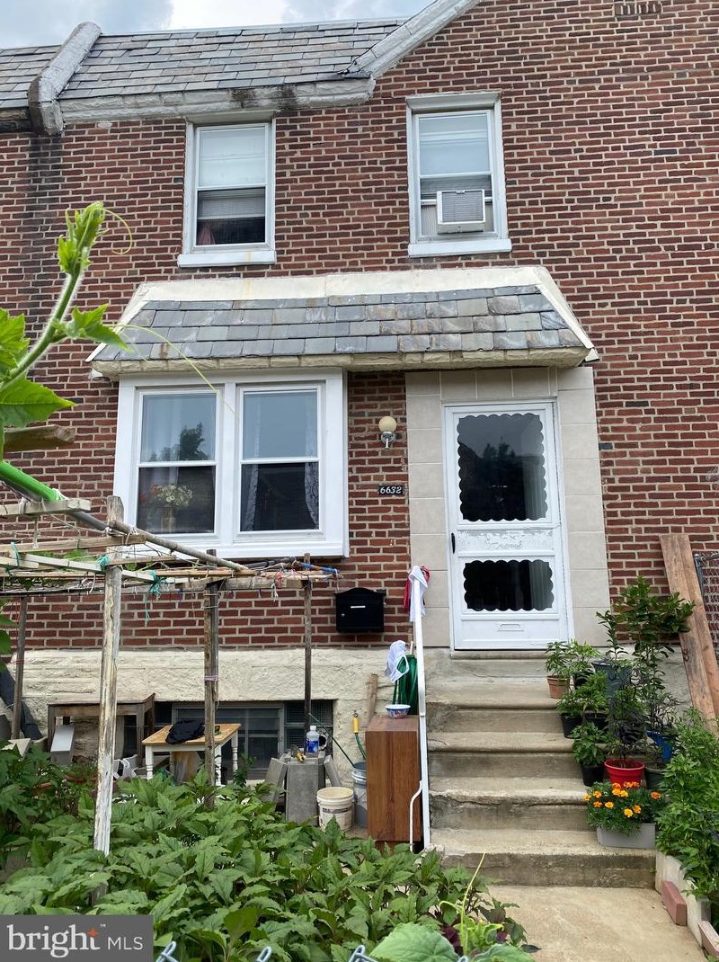 6632 Sylvester St, Philadelphia, PA 19149-2232