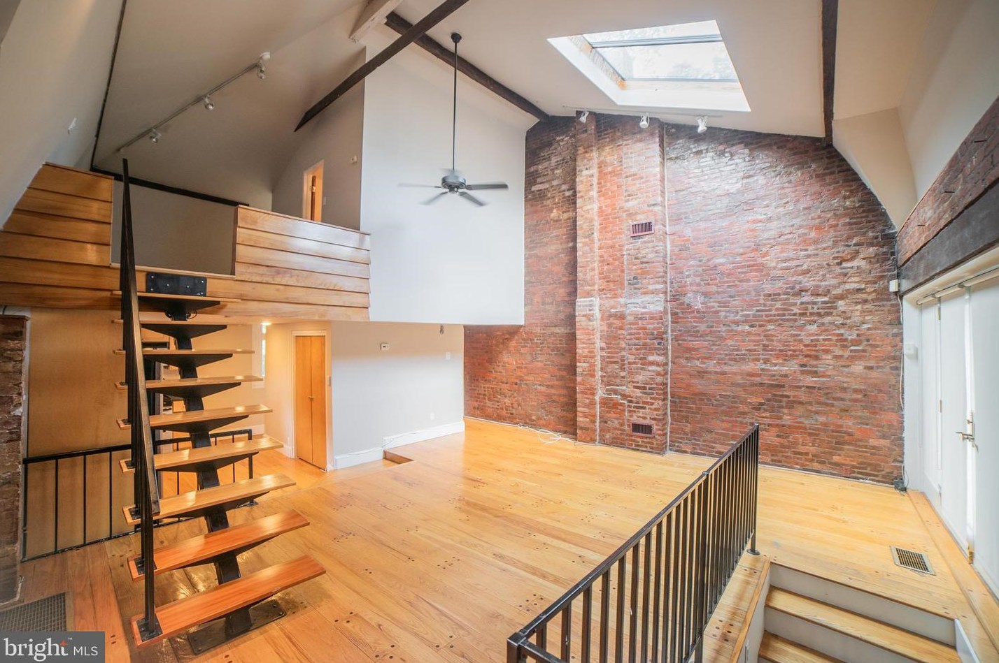 2101 Cypress St, Philadelphia, PA 19103