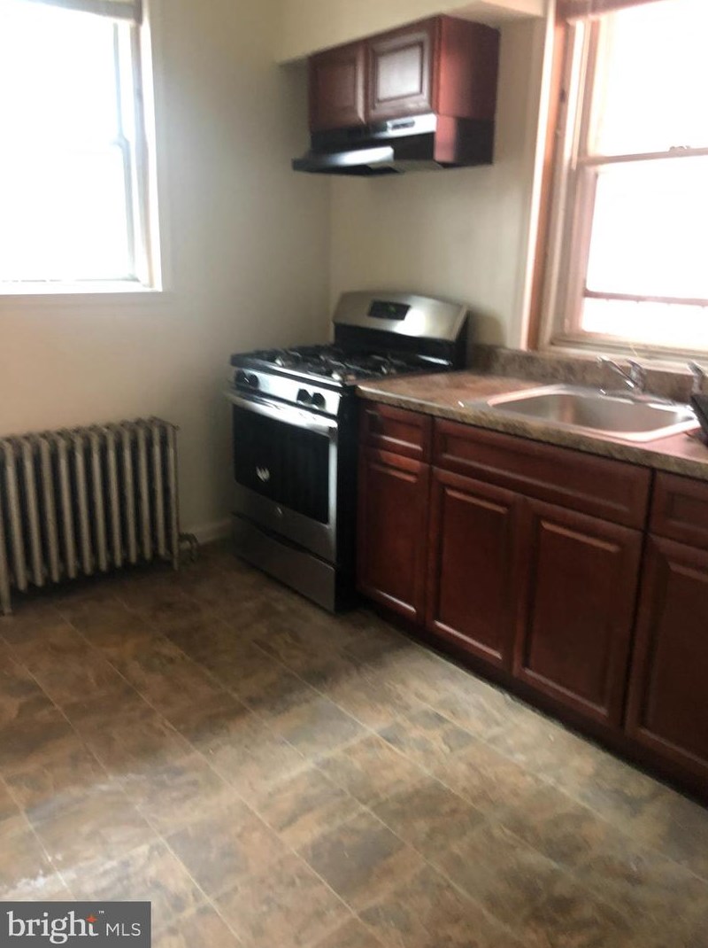 5754 Pemberton St, Philadelphia, PA 19143-2422