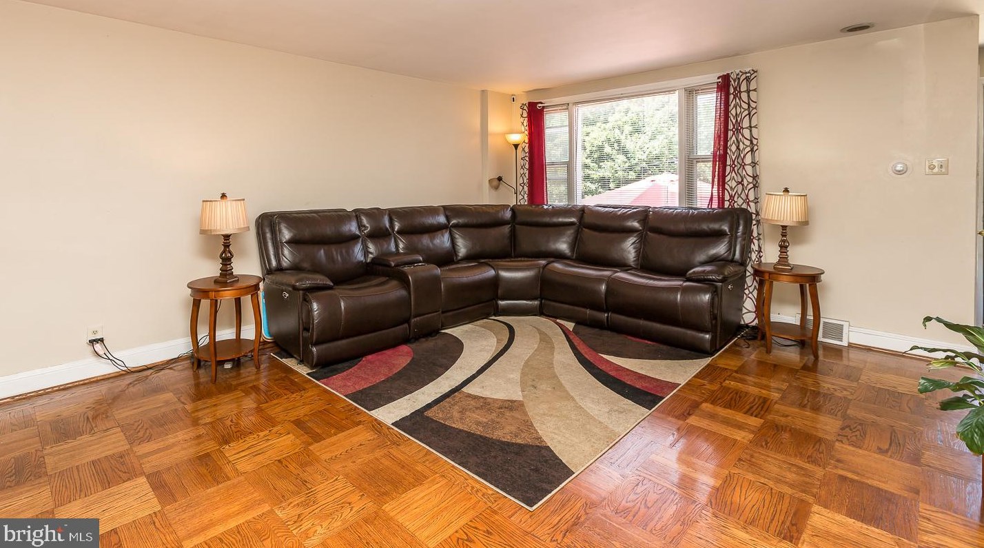 7540 Woodcrest Ave, Philadelphia PA  19151-2704 exterior