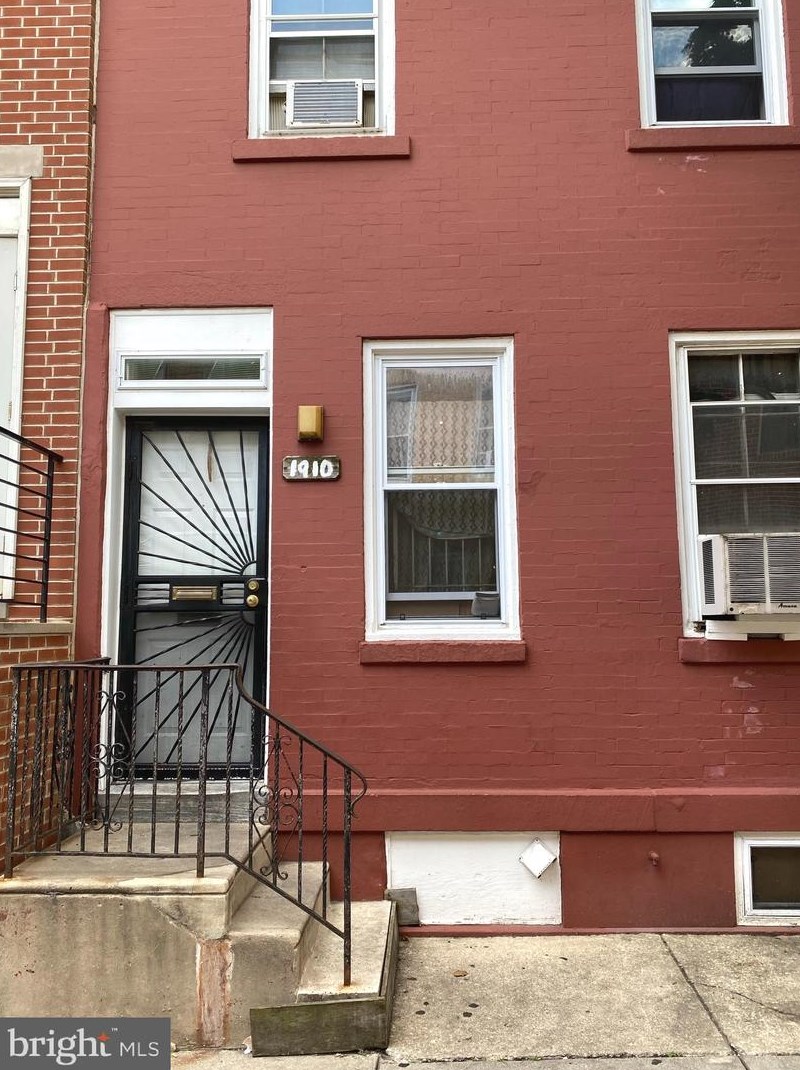 1910 Cambridge St, Philadelphia PA  19130-1508 exterior