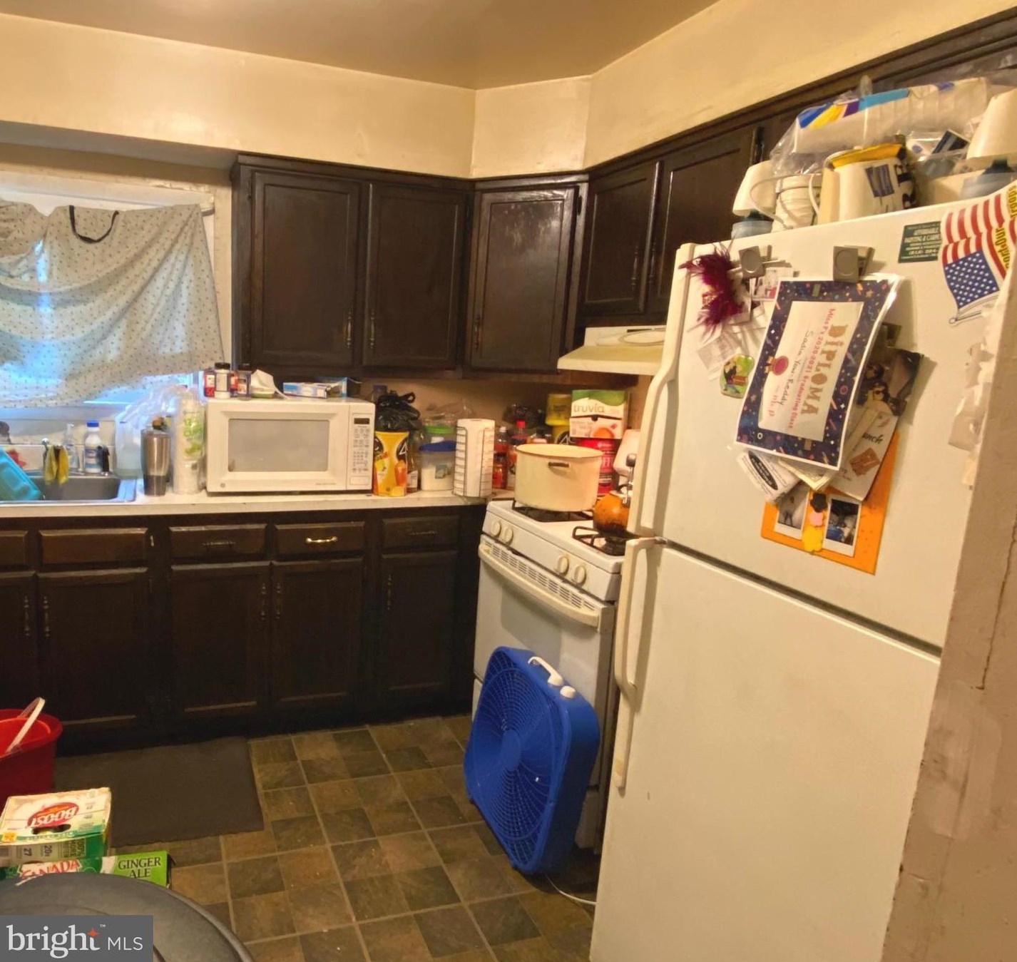 1910 Cambridge St, Philadelphia PA  19130-1508 exterior