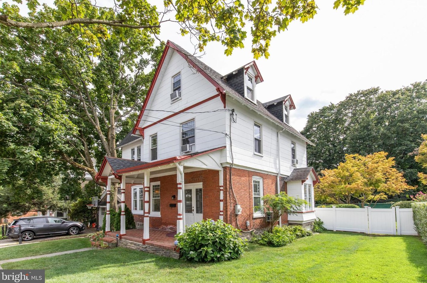 6210 Lawnton St, Philadelphia, PA 19128-2636