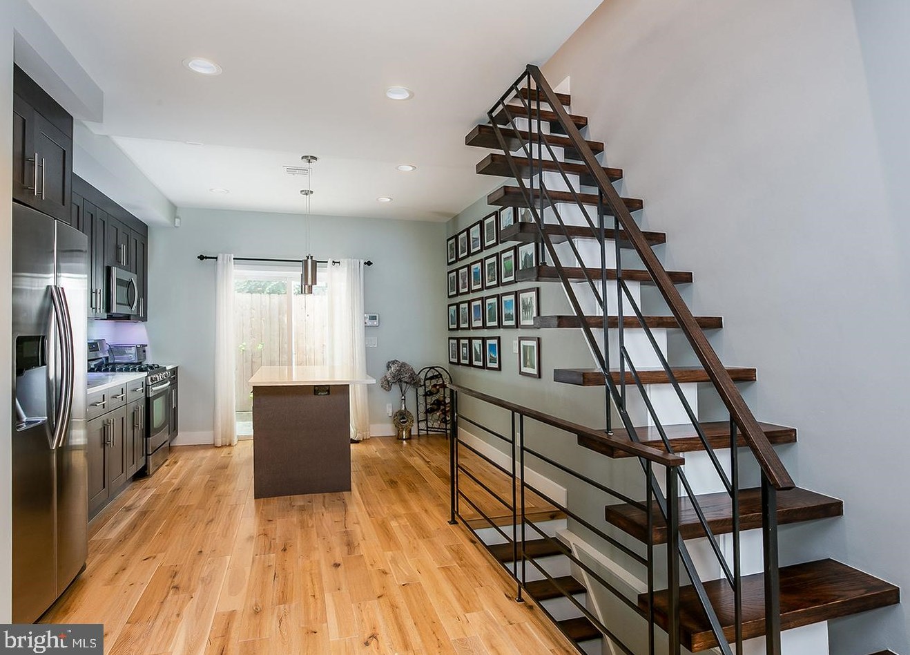 2233 Latona St, Philadelphia, PA 19146