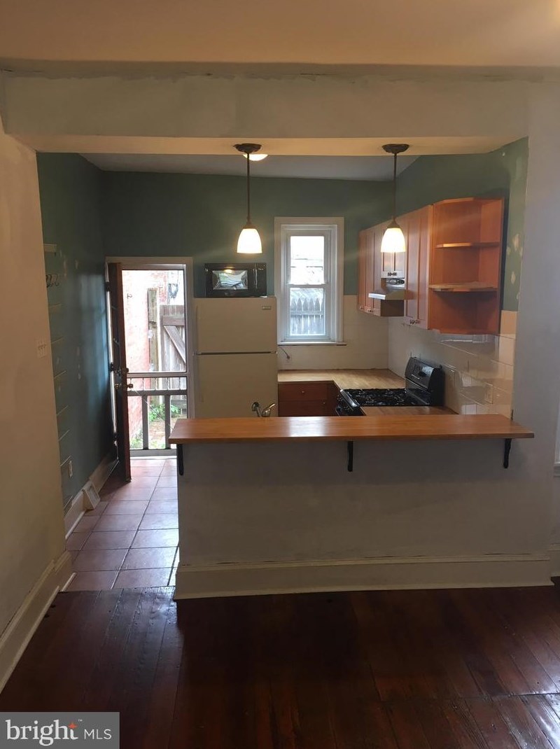 2835 Cambridge St, Philadelphia PA  19130-1208 exterior