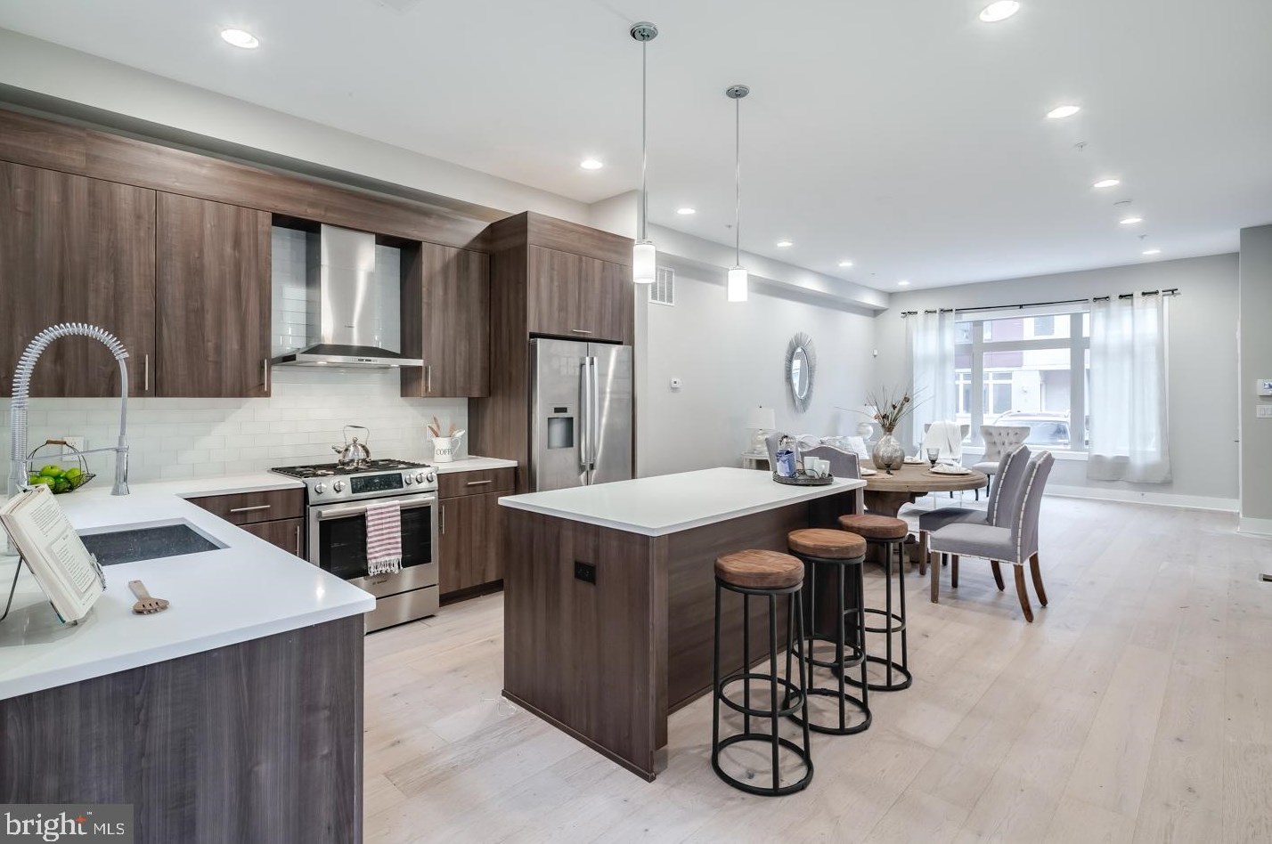 514 Montrose St, Philadelphia, PA 19147