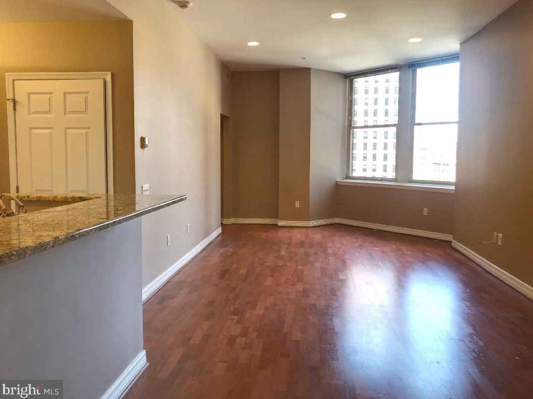 1600 Arch St Apt 705, Philadelphia, PA 19103