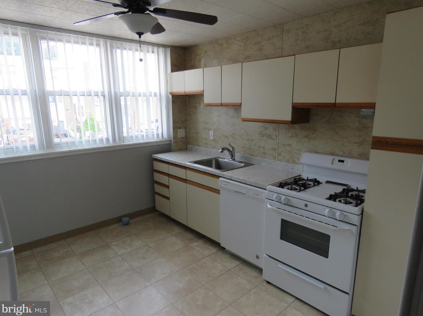 4274 Lawnside Rd, Philadelphia, PA 19154