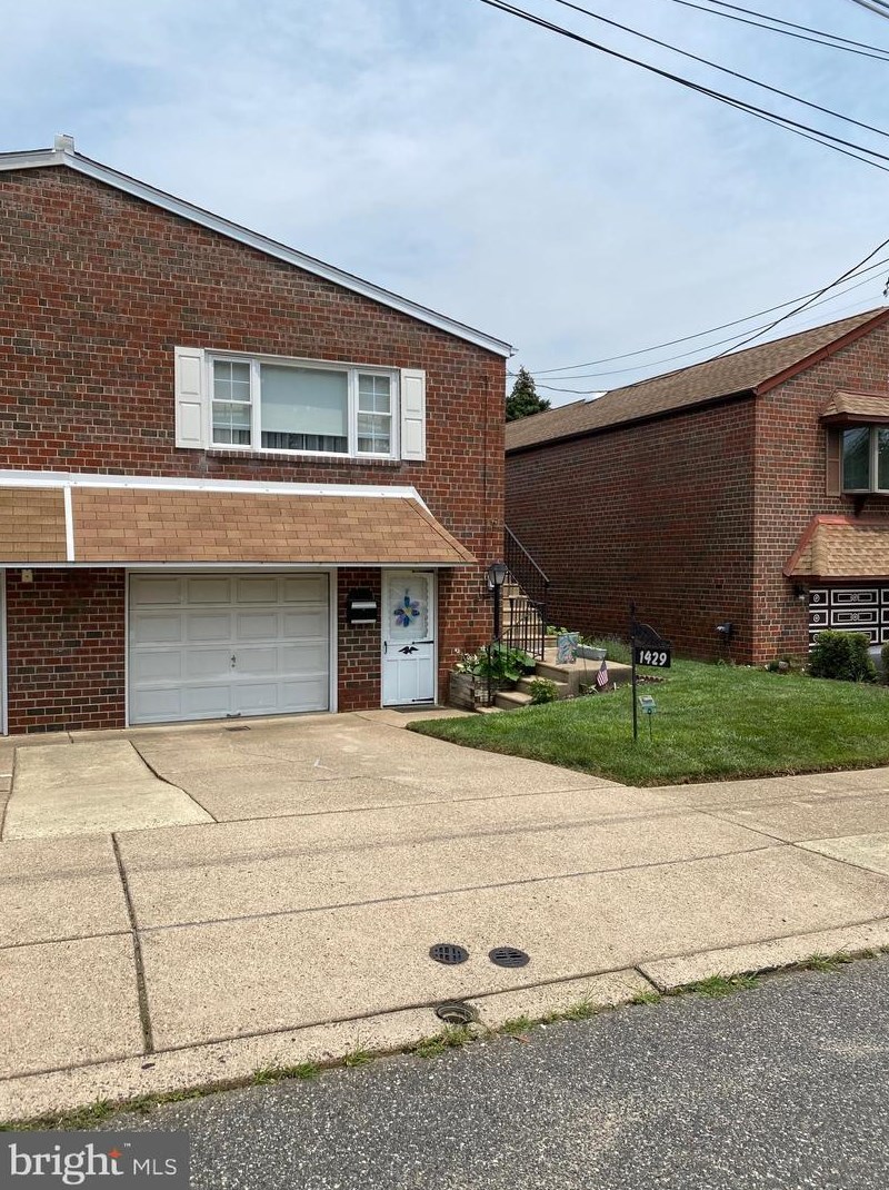1429 Tudor St, Philadelphia, PA 19111-3717