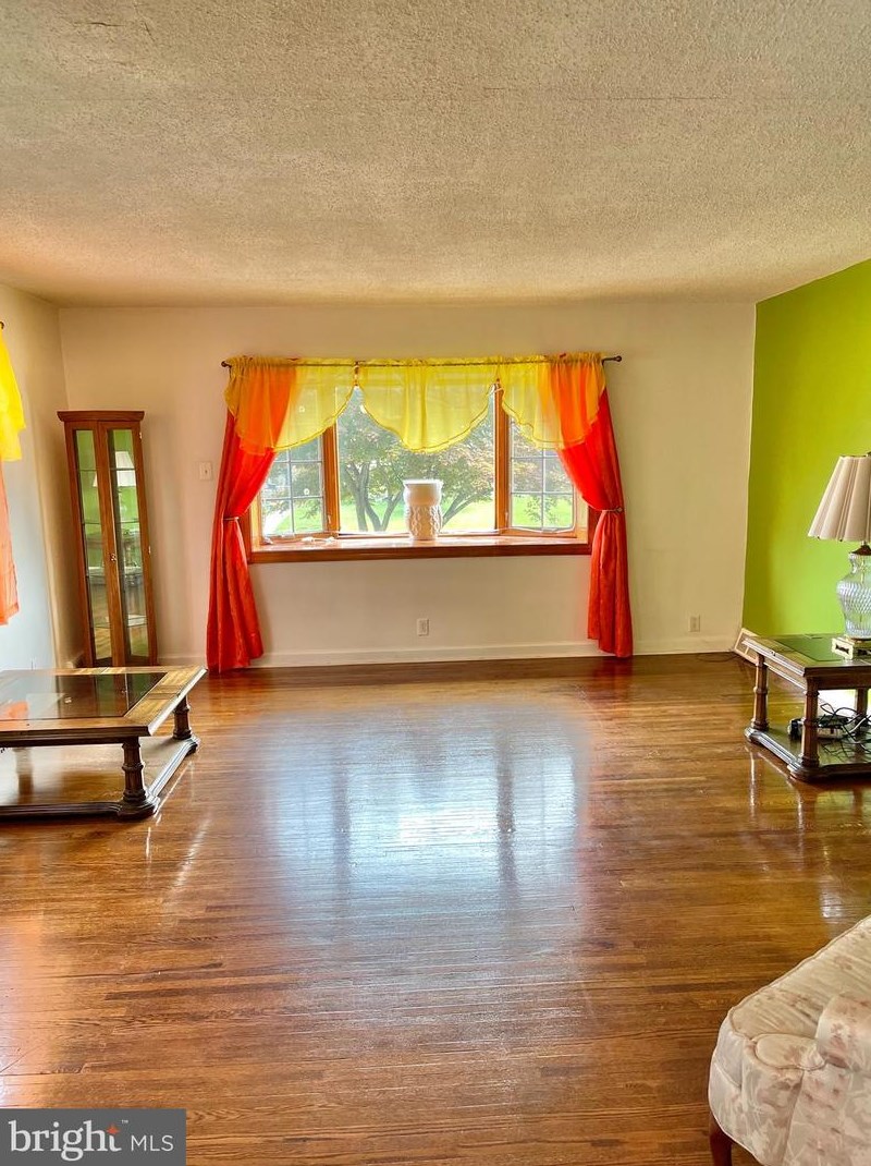 2904 Guilford St, Philadelphia, PA 19152-4521
