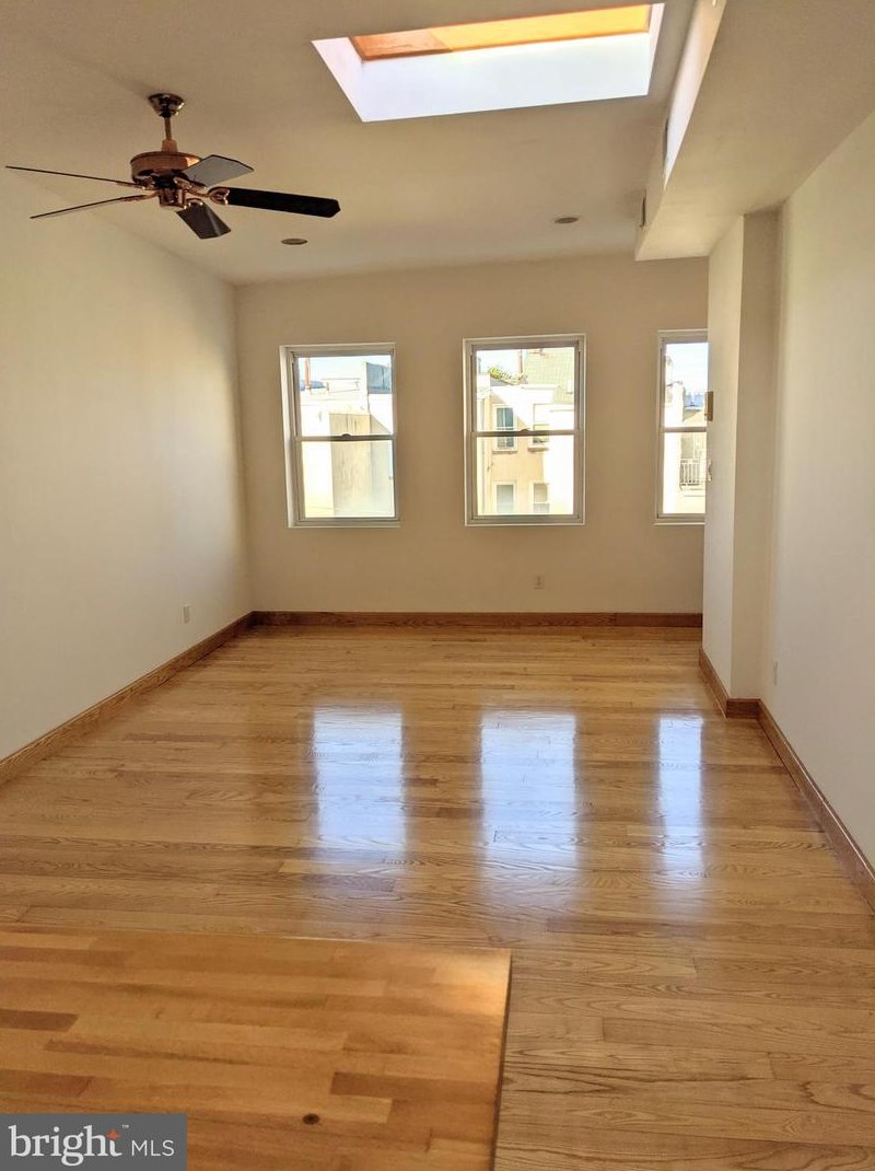 1203 Green St #3, Philadelphia, PA 19123