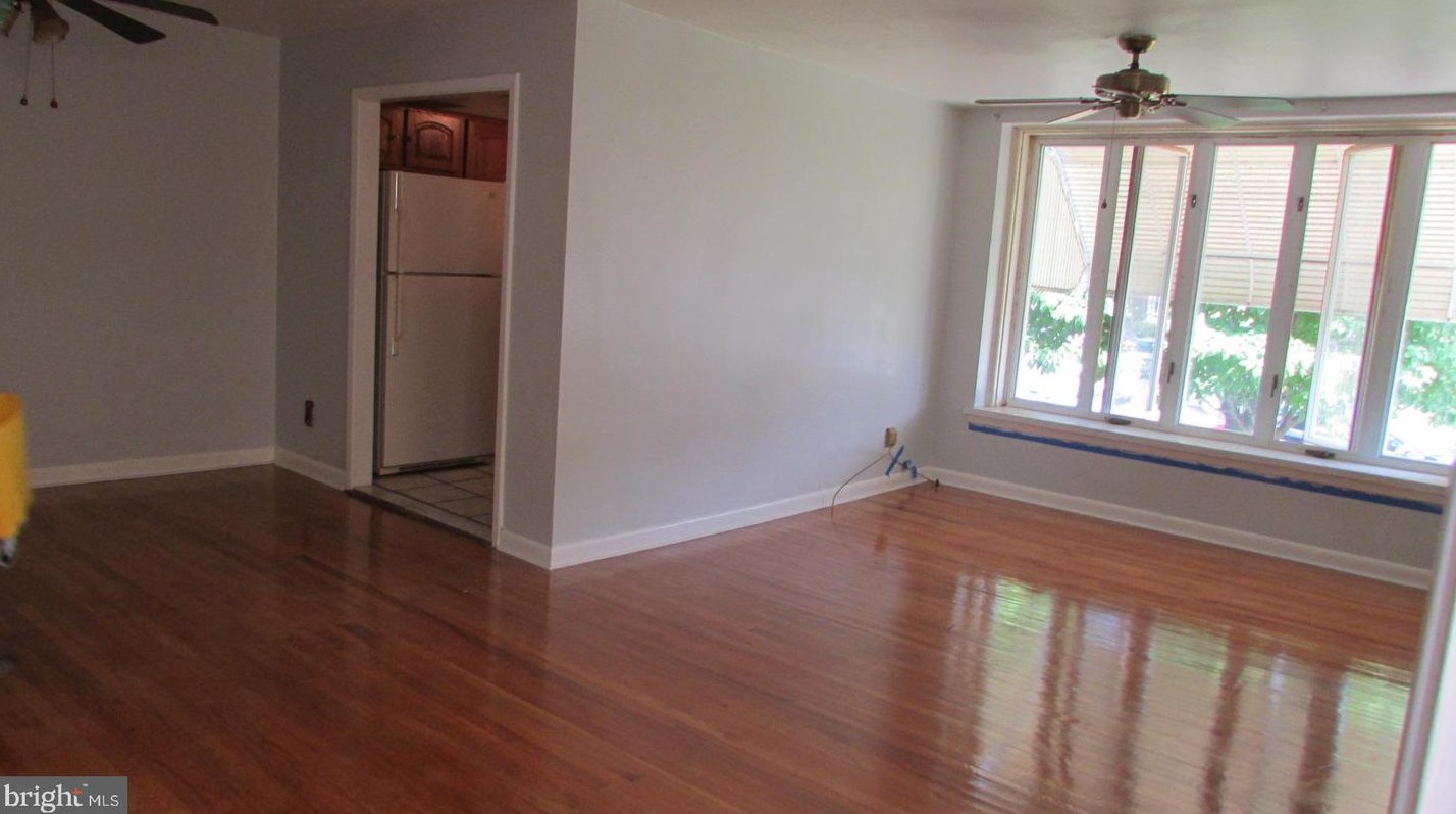 7348 Shelbourne St, Philadelphia, PA 19111