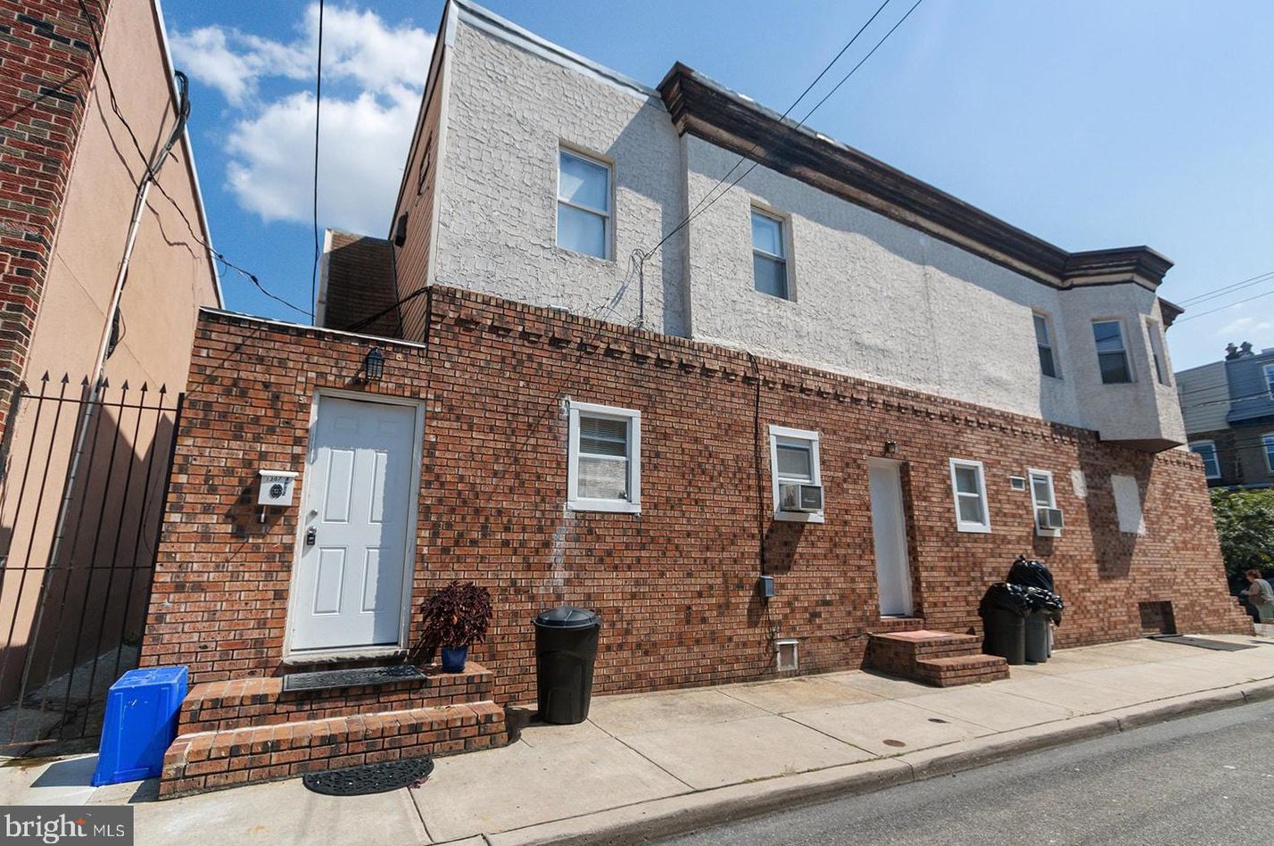 1307 Morris St, Philadelphia, PA 19148-1016