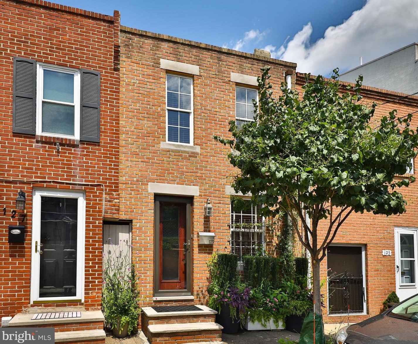 125 Mountain St, Philadelphia, PA 19148-1317