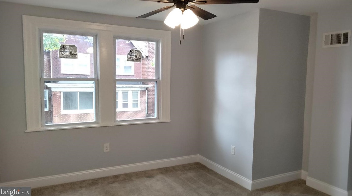 1516 Kinsdale St, Philadelphia PA  19126-2752 exterior