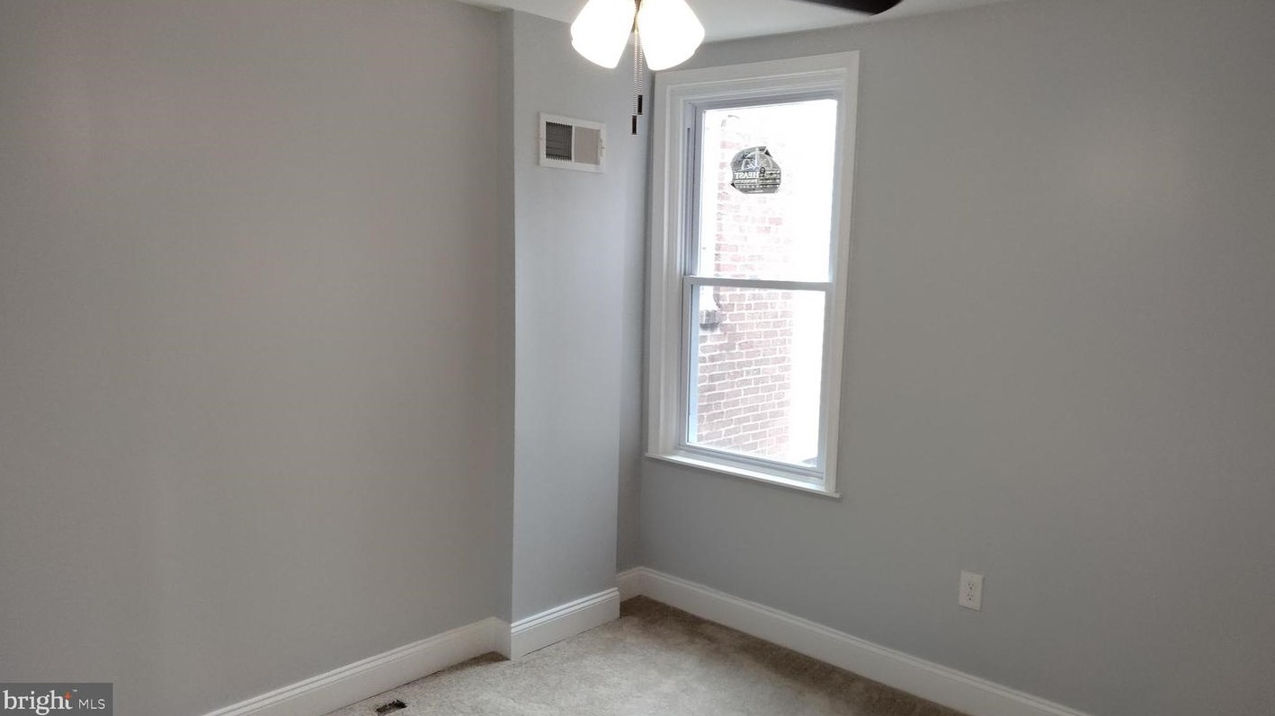 1516 Kinsdale St, Philadelphia PA  19126-2752 exterior