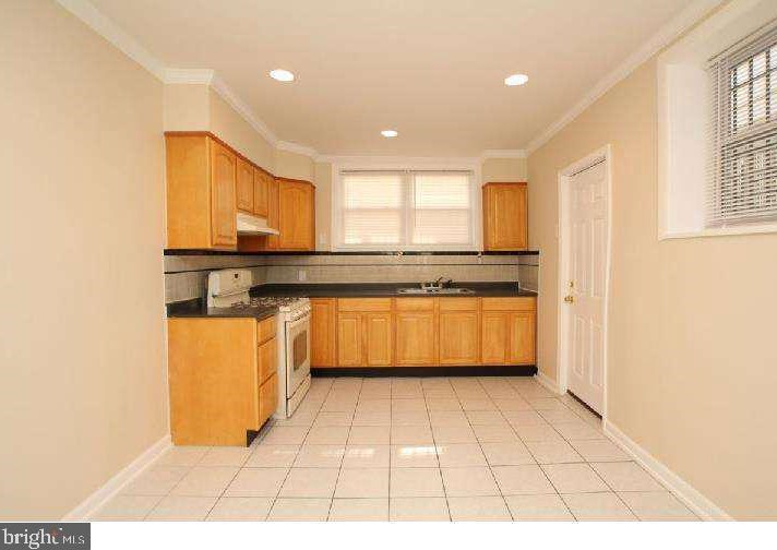 1703 Chadwick St, Philadelphia PA  19145-2224 exterior