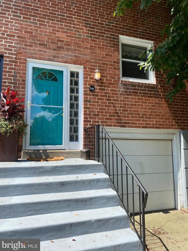 631 Park Ter, Philadelphia, PA 19128-1631