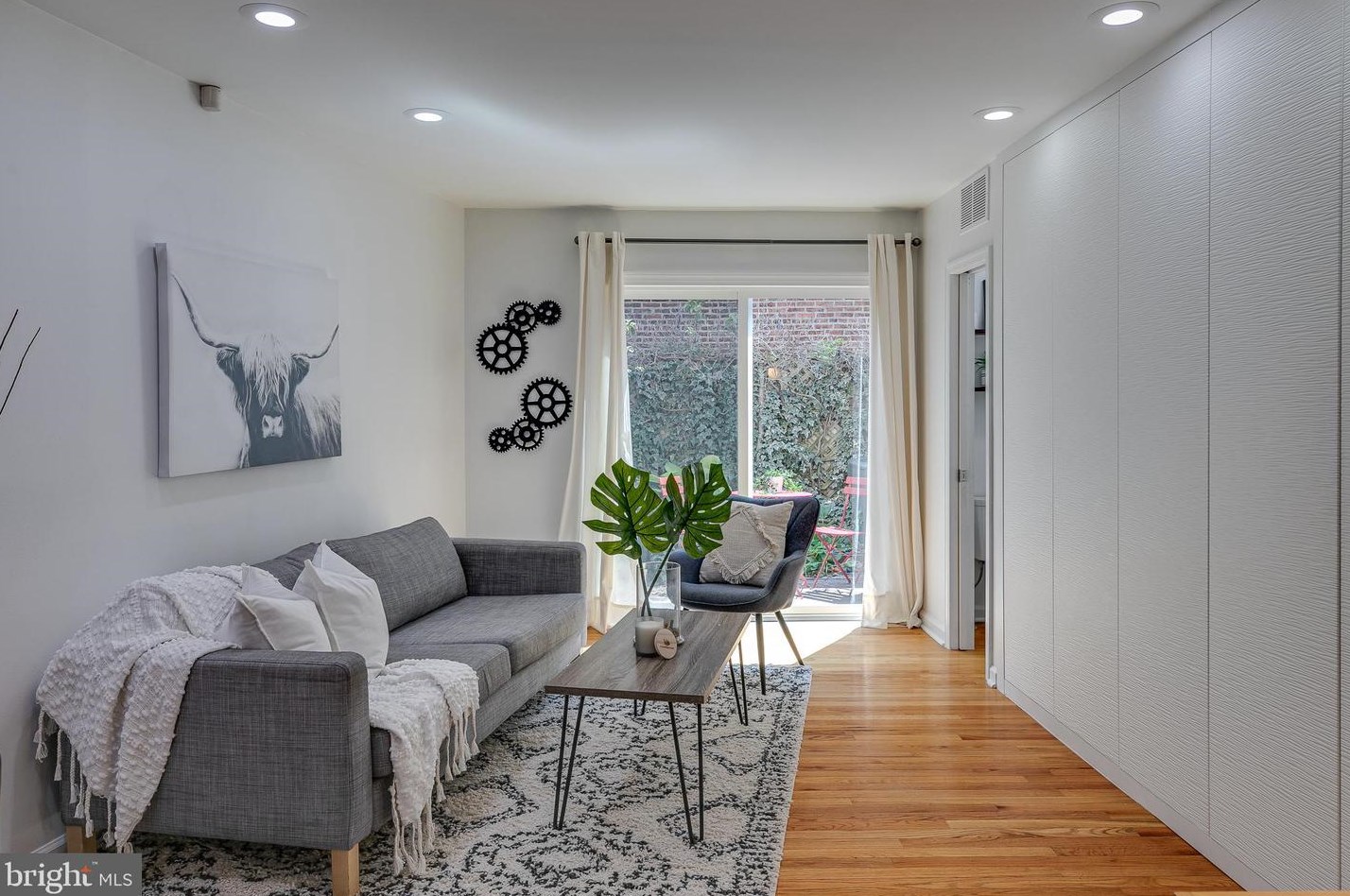 502 Clymer St, Philadelphia, PA 19147-3011