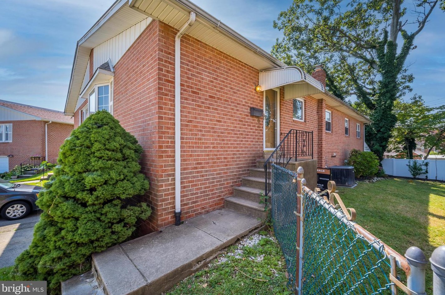 2212 Berwyn Pl, Philadelphia, PA 19115-3307