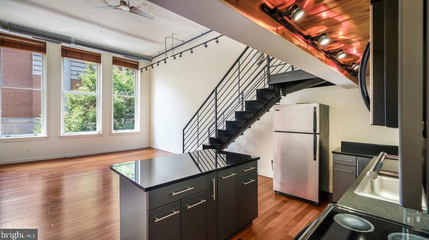 1027 Arch St #205, Philadelphia, PA 19107