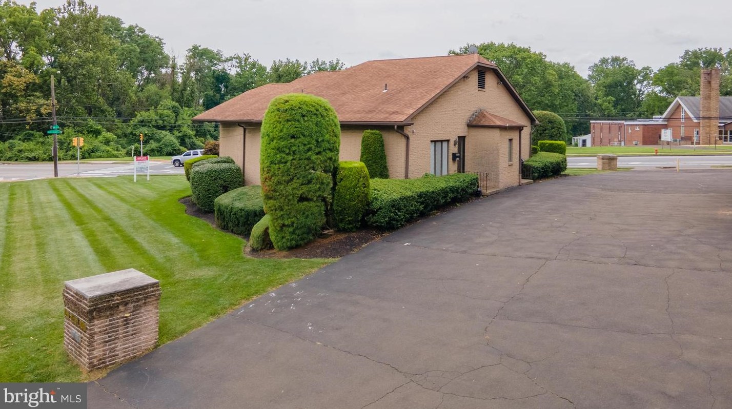 1094 Welsh Rd, Philadelphia, PA 19115