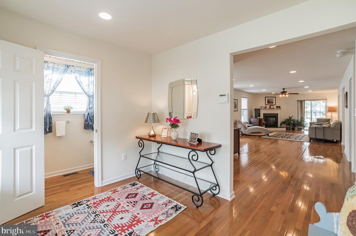 471 Oriole St, Philadelphia, PA 19128-4138