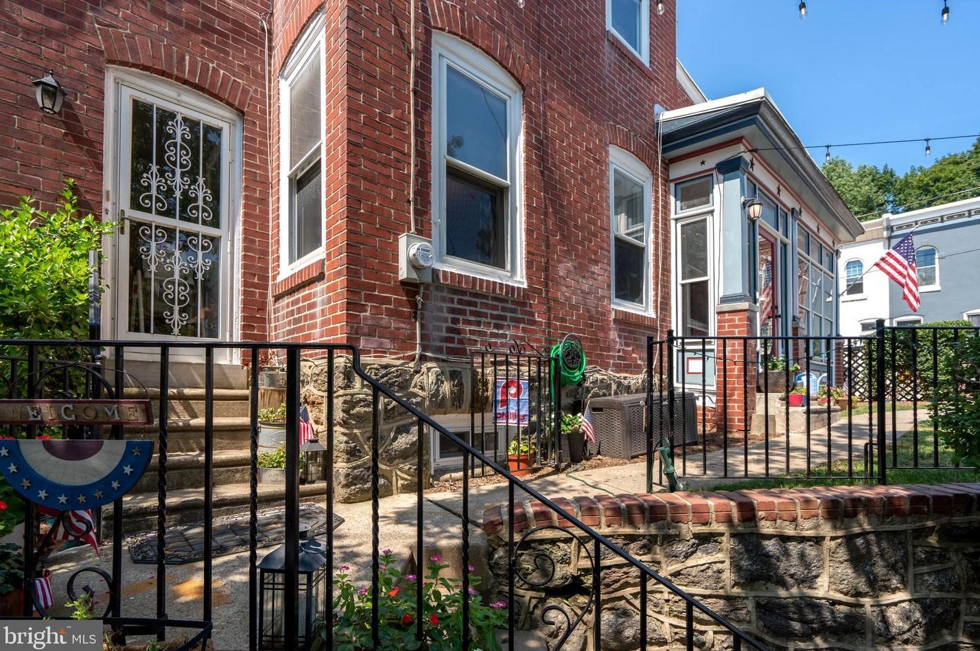 176 Kalos St, Philadelphia, PA 19128-3830
