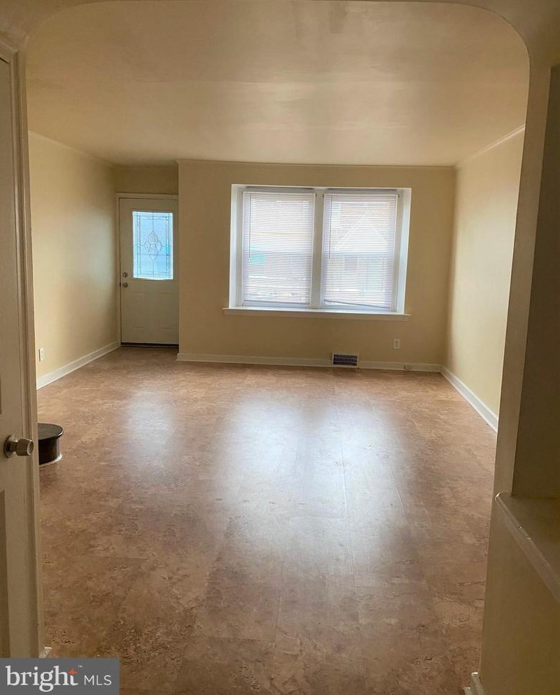 6052 Alma St, Philadelphia, PA 19149-3201