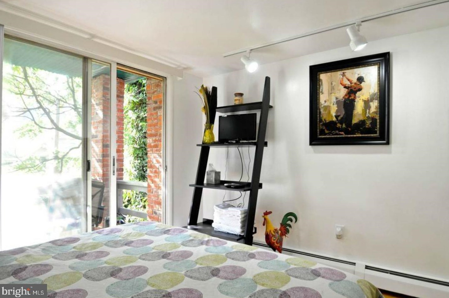 128 Pemberton St, Philadelphia, PA 19147-3414