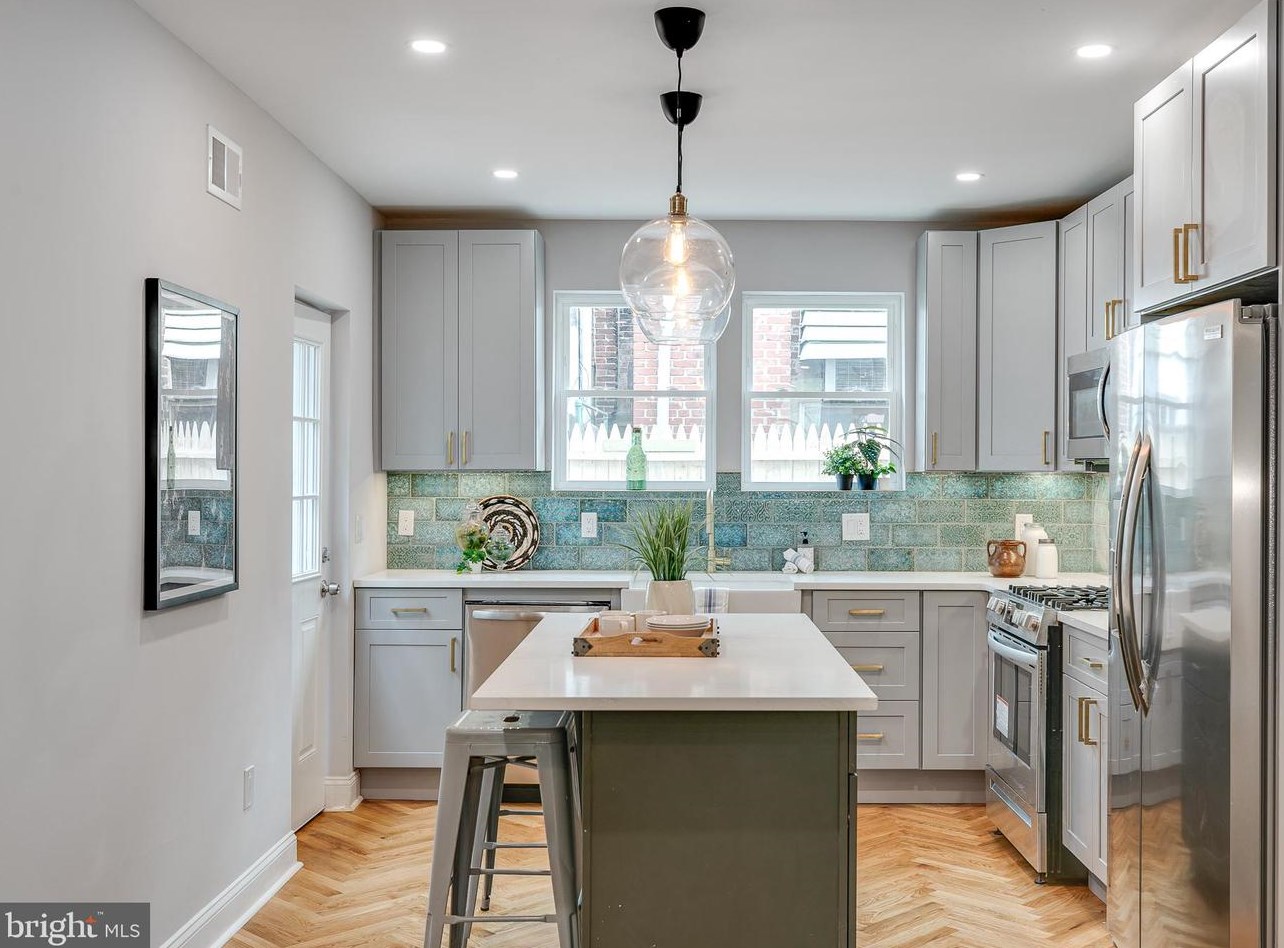 923 Tasker St, Philadelphia PA  19148-1123 exterior