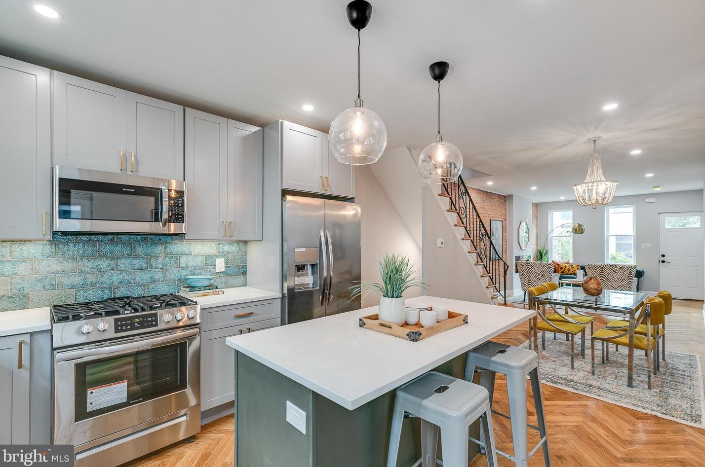 923 Tasker St, Philadelphia PA  19148-1123 exterior