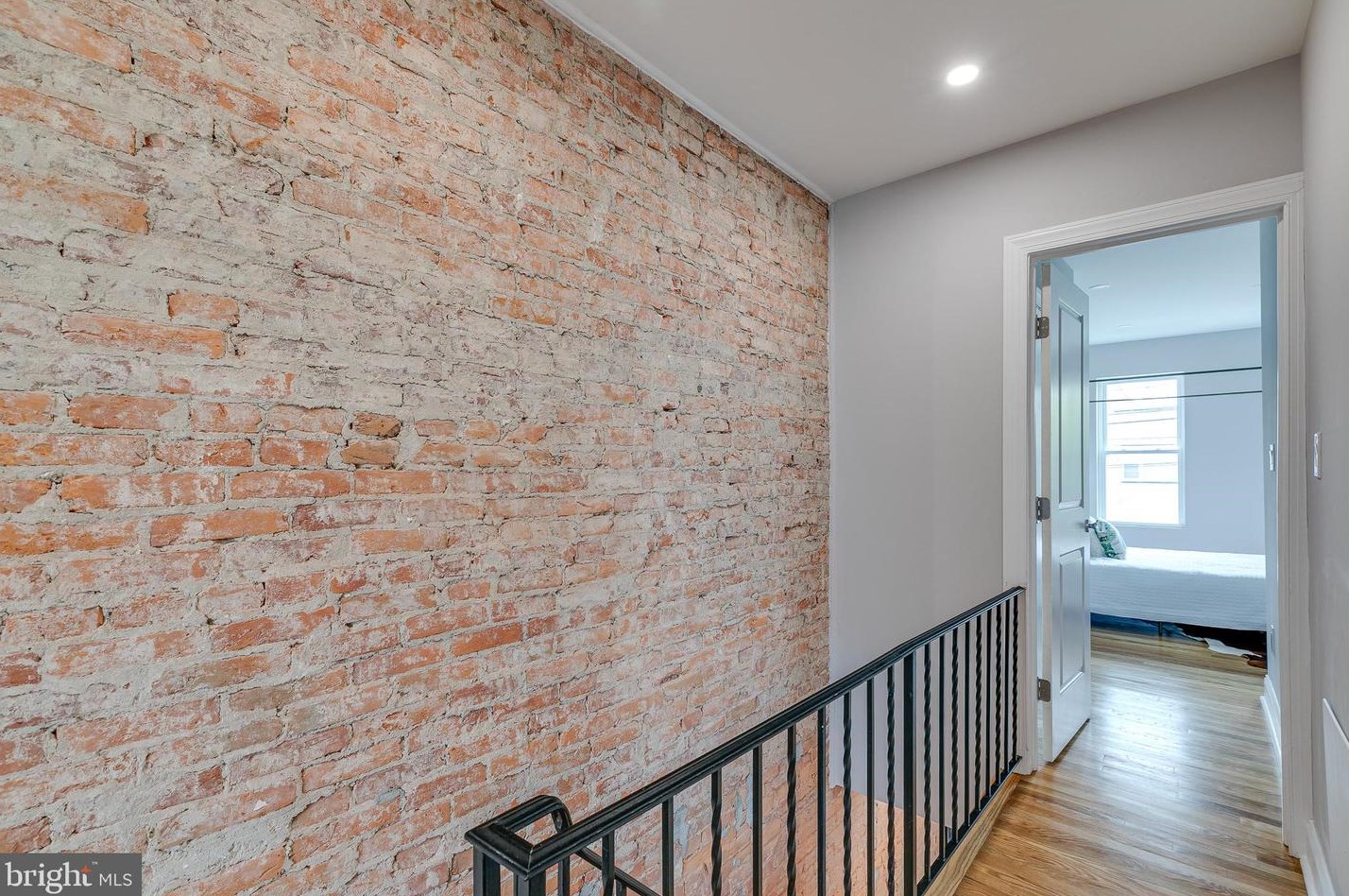 923 Tasker St, Philadelphia PA  19148-1123 exterior